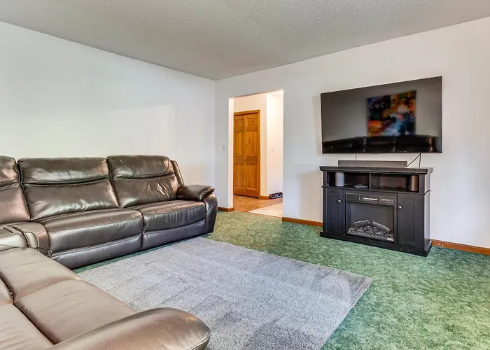 4 Mi To Capitol: Spacious W/ Deck * Springfield